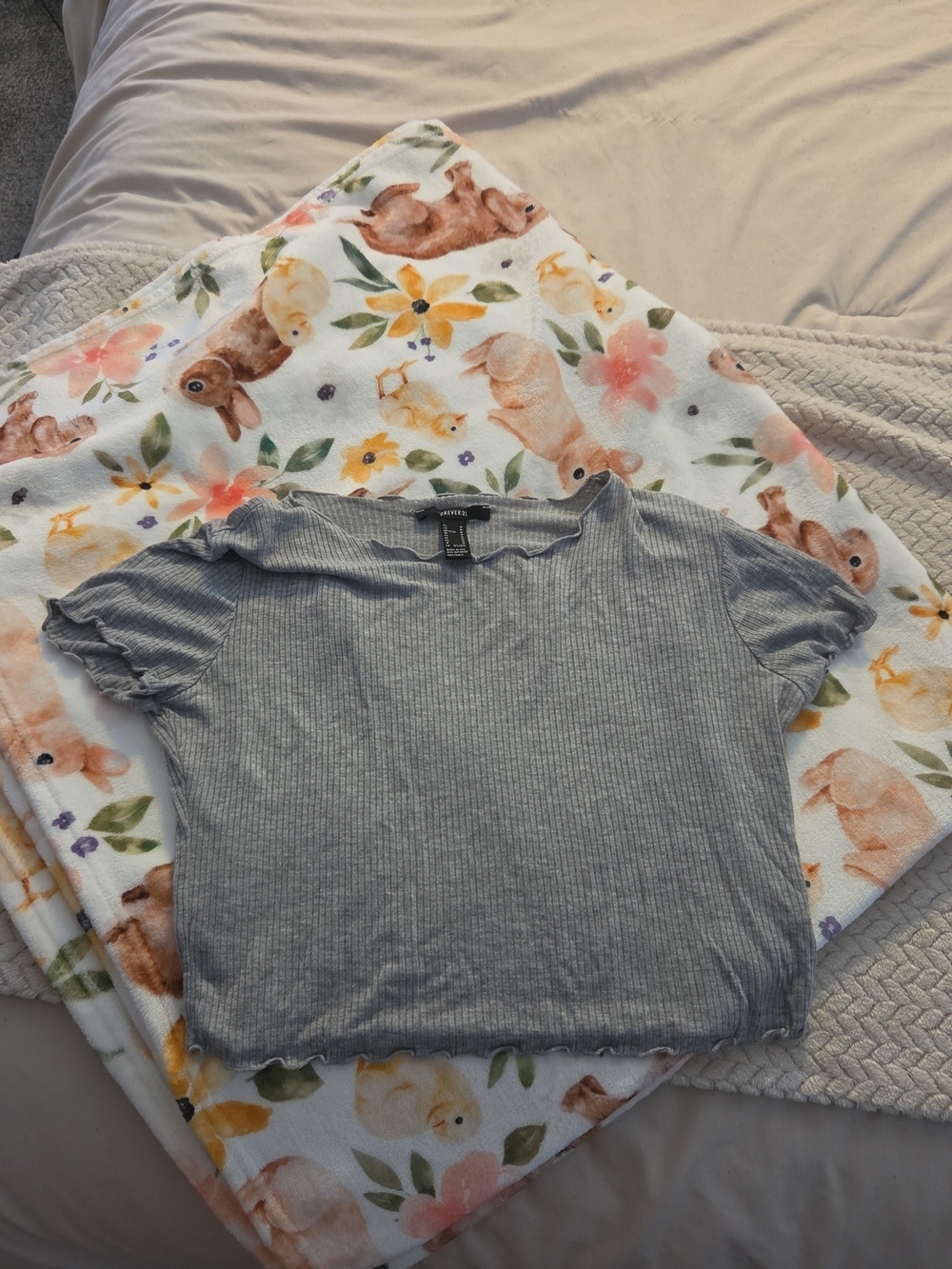 Forever 21 Gray Ribbed Lettuce-Edge Tee